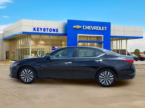 Used 2025 Nissan Altima 2.5 SV FWD image 4