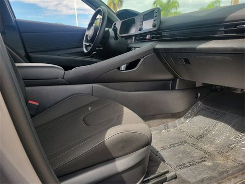 Used 2025 Hyundai Elantra Sport image 16