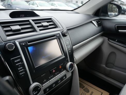Used 2012 Toyota Camry LE image 12