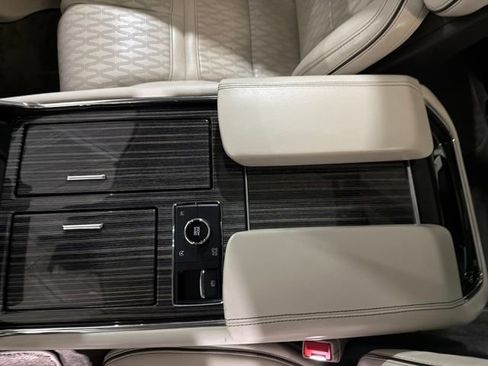 Certified 2024 Lincoln Navigator Black Label image 30