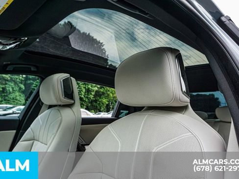 Used 2024 BMW 760i xDrive w/ Premium Package image 18