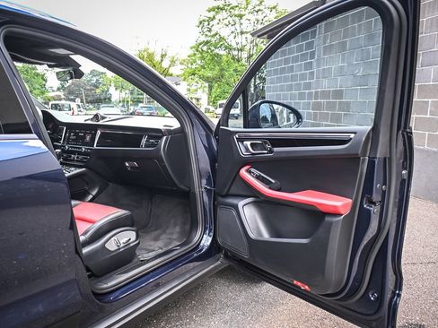 Used 2020 Porsche Macan AWD/4WD image 17