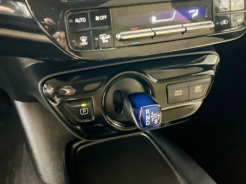 Used 2019 Toyota Prius LE image 25