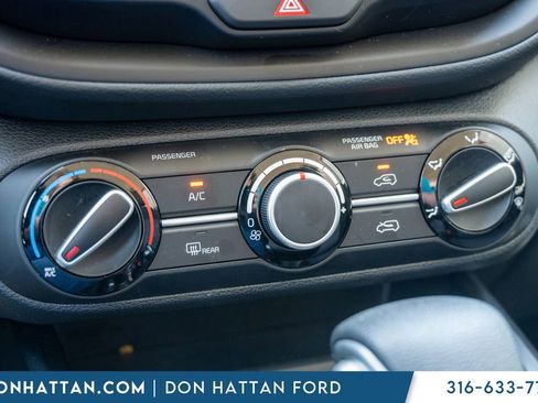 Used 2025 Kia Soul LX FWD image 11