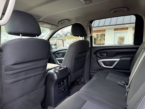 Used 2017 Nissan Titan SV image 16