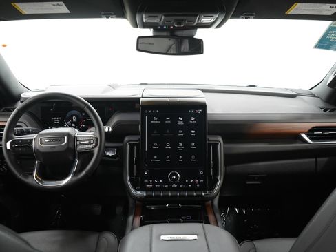 Used 2025 GMC Yukon XL Denali AWD/4WD image 18