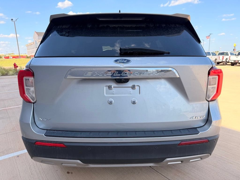 Used 2022 Ford Explorer XLT w/ Equipment Group 202A AWD/4WD image 3