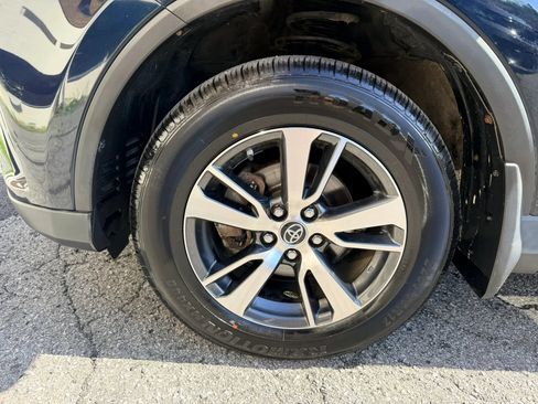 Used 2018 Toyota RAV4 XLE AWD/4WD image 7