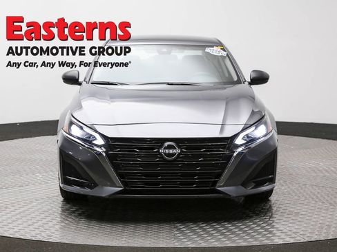 Used 2025 Nissan Altima 2.5 SV image 2