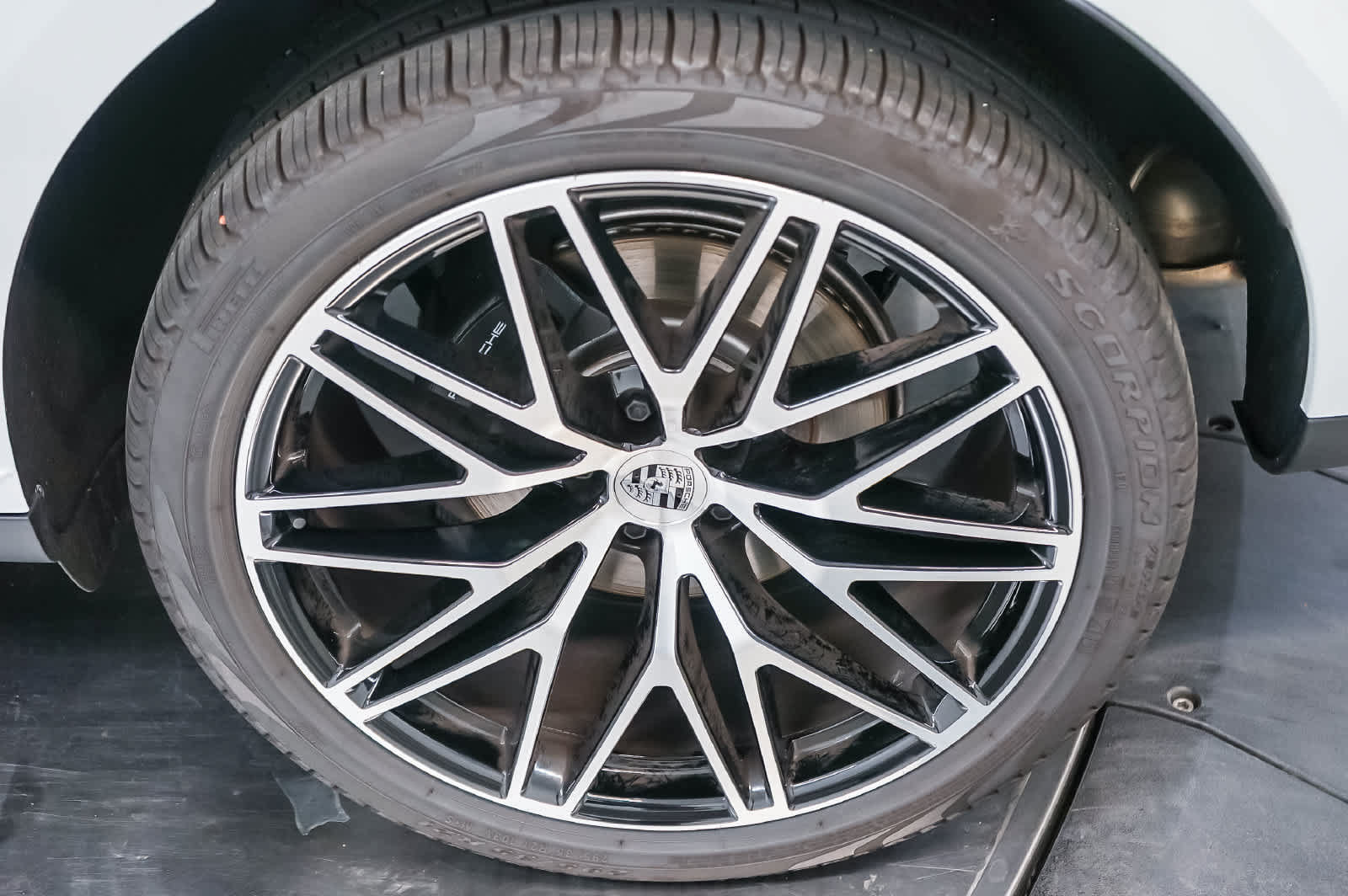 Certified 2026 Porsche Macan AWD/4WD image 13