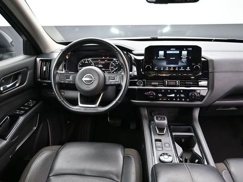 Used 2023 Nissan Pathfinder SL image 10