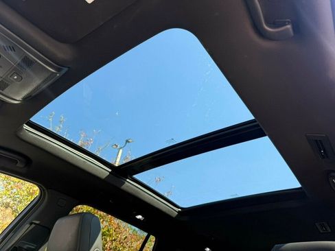 Used 2025 Cadillac XT6 Premium Luxury image 8