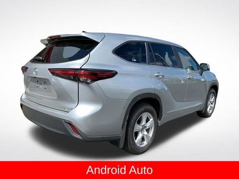 Used 2025 Toyota Highlander LE AWD/4WD image 3