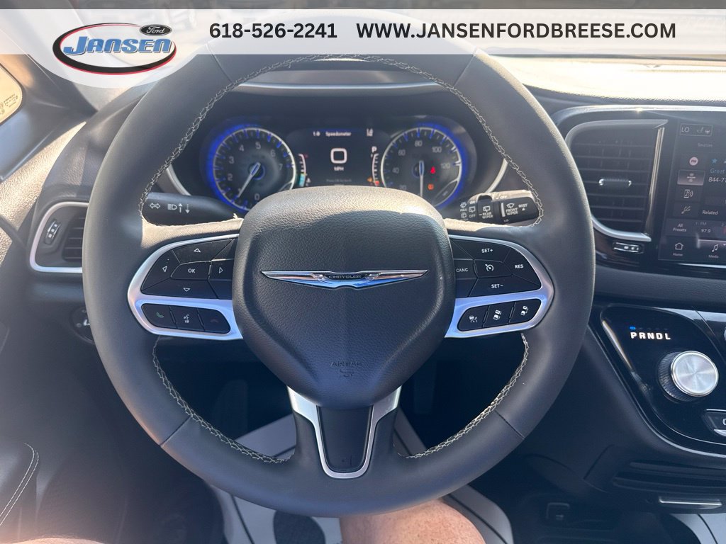 Used 2025 Chrysler Pacifica Select FWD image 17