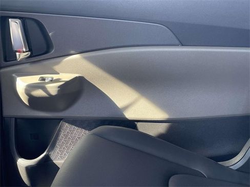 New 2026 Kia Carnival EX image 24