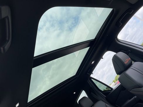 Used 2025 Honda Pilot TrailSport image 33