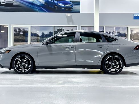 Used 2025 Honda Accord Sport image 2