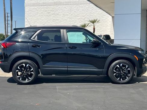 Used 2023 Chevrolet TrailBlazer LT w/ Convenience Package FWD image 3