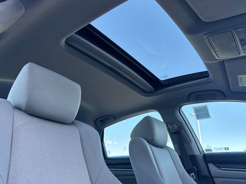 Used 2018 Honda Accord EX image 24