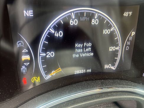 Used 2022 Jeep Grand Cherokee Limited w/ Trailer Tow Group IV image 9