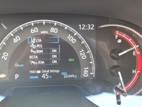 Used 2025 Toyota RAV4 XLE image 21