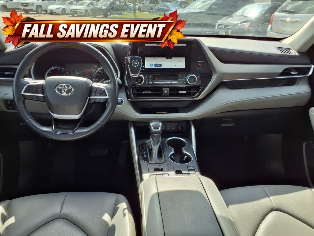 Used 2023 Toyota Highlander XLE AWD/4WD image 9