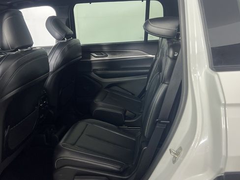 Certified 2024 Jeep Grand Cherokee L Limited w/ Luxury Tech Group II image 29