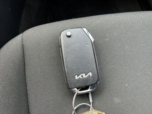 Used 2025 Kia Sportage LX FWD image 17