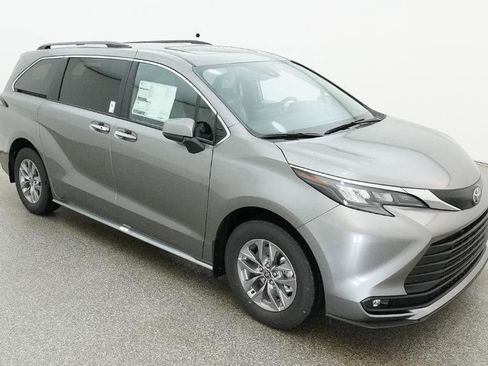 New 2026 Toyota Sienna XLE FWD image 10