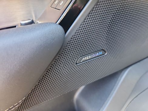 Used 2022 Land Rover Range Rover Velar R-Dynamic S image 23