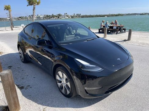 Used 2023 Tesla Model Y AWD image 26