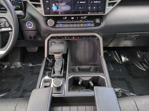 Used 2024 Toyota Tundra Limited AWD/4WD image 18