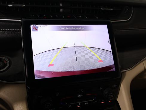 Used 2023 Jeep Grand Cherokee L Limited AWD/4WD image 6