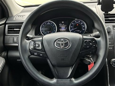 Used 2017 Toyota Camry image 14