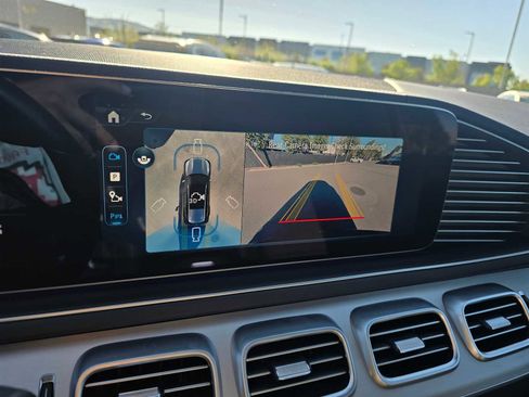 Used 2025 Mercedes-Benz GLS 450 4MATIC image 30