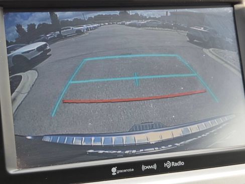 Used 2019 Toyota Highlander XLE AWD/4WD image 14