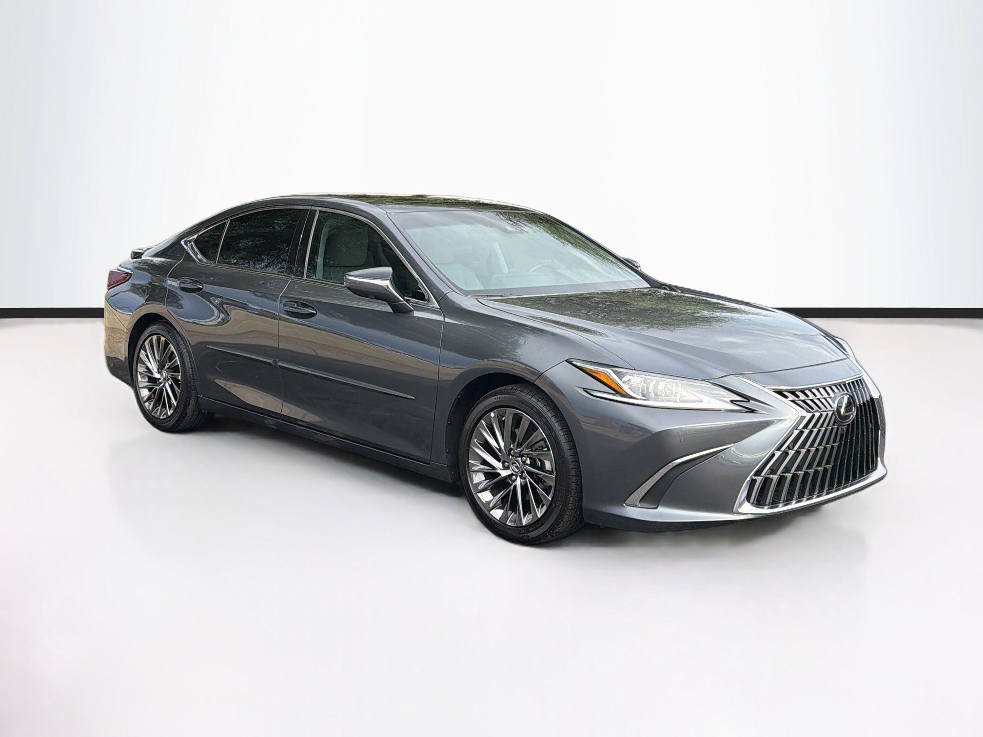 Used 2025 Lexus ES 350 w/ Luxury Package FWD image 3