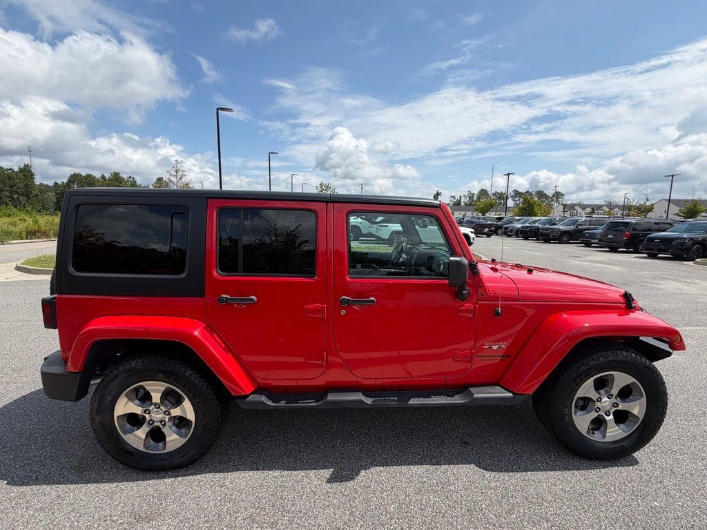 Used 2018 Jeep Wrangler Unlimited Sahara w/ Connectivity Group AWD/4WD image 18