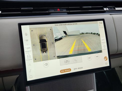 Certified 2025 Land Rover Range Rover SE AWD/4WD image 14