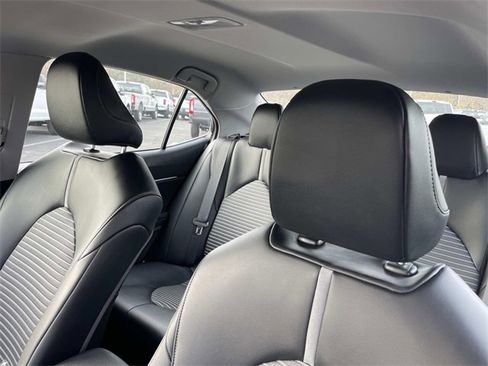 Used 2022 Toyota Camry SE image 20