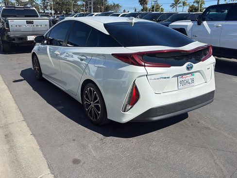 Used 2022 Toyota Prius Prime XLE FWD image 4