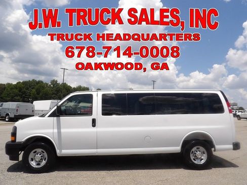 Used 2025 Chevrolet Express 3500 LS RWD image 2