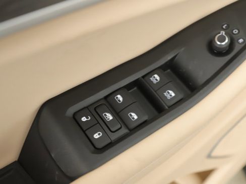 New 2026 Jeep Grand Cherokee Limited RWD image 9