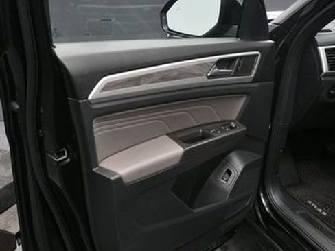 Used 2022 Volkswagen Atlas Cross Sport SE image 15