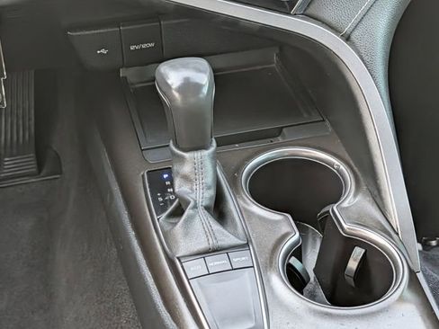 Used 2024 Toyota Camry SE image 14