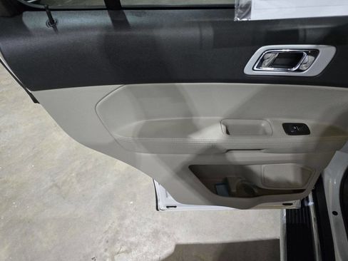 Used 2015 Ford Explorer XLT w/ Equipment Group 202A AWD/4WD image 25