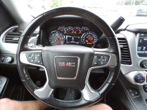 Used 2019 GMC Yukon XL SLT image 8