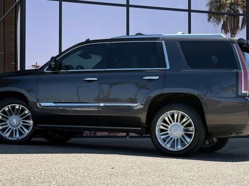 Used 2016 Cadillac Escalade Platinum RWD image 6