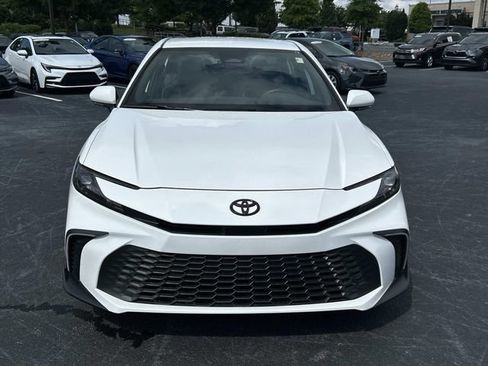 Used 2025 Toyota Camry SE w/ Convenience Package FWD image 9