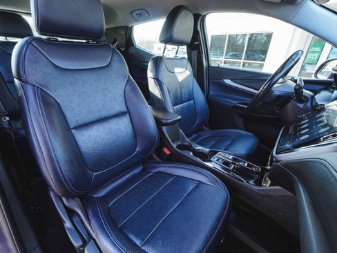 Used 2022 Chevrolet Bolt EUV LT w/ Convenience Package image 43